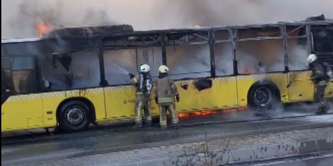 Ümraniye'de İETT otobüsü yandı!