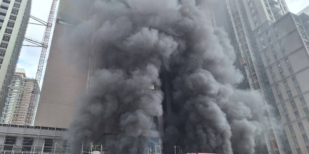 20 katlı rezidansta yangın çıktı! Fikirtepe'yi kara bulutlar kapladı