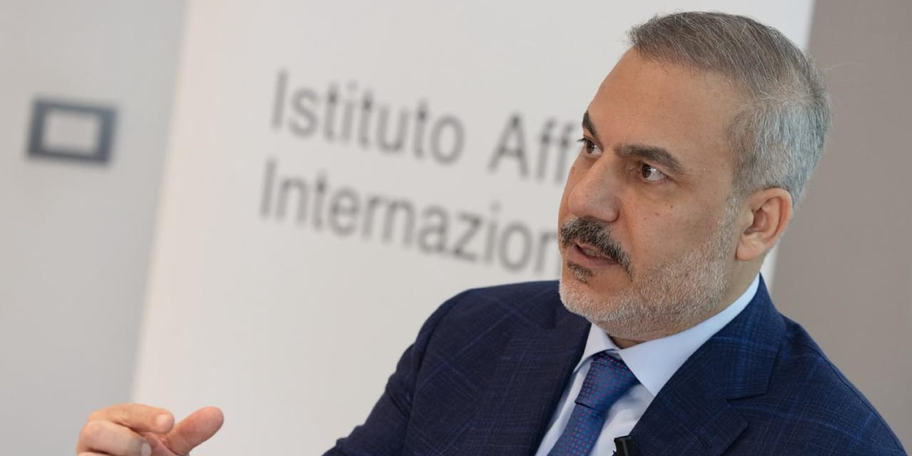 Hakan Fidan'ın masasındaki iki kitap ortaya çıktı! Casusluk filmi detayı