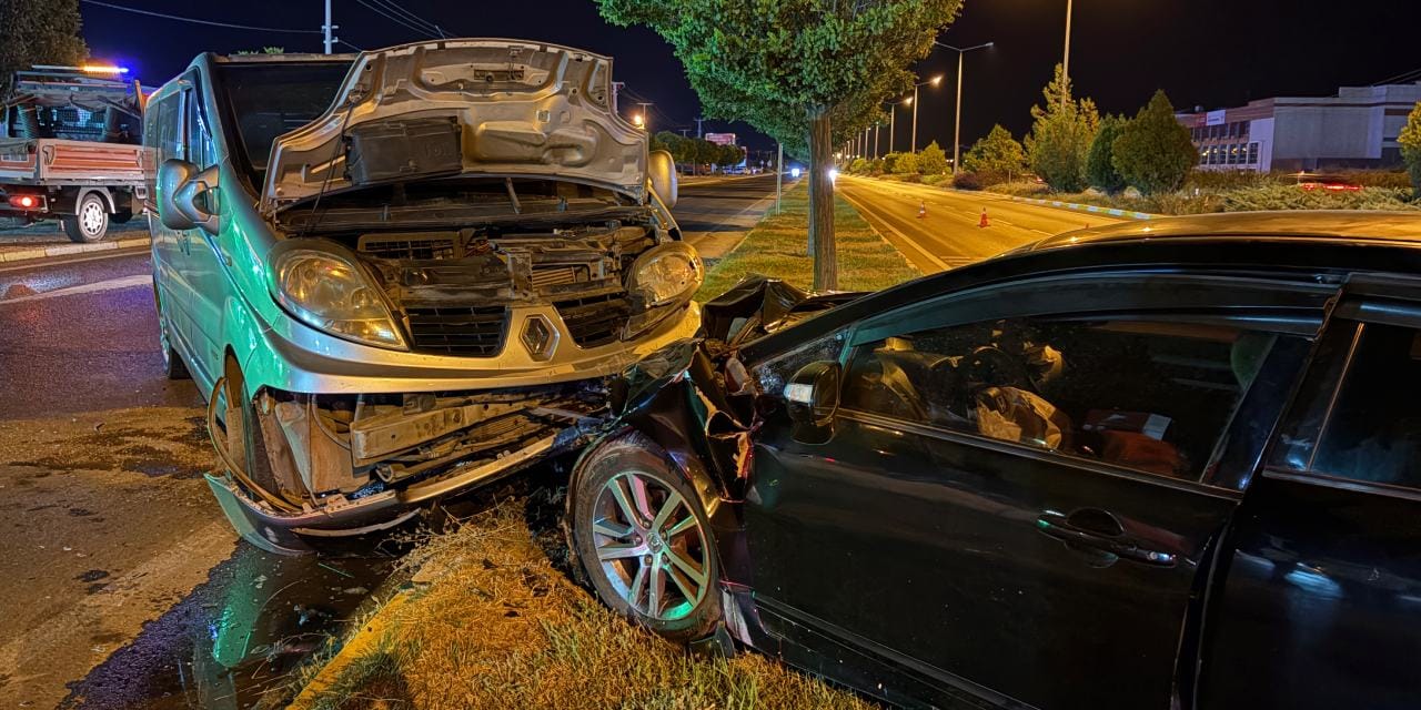 Sivasspor-Sarıyerspor maçı dönüş yolunda kaza! 3'ü futbolcu 5 yaralı