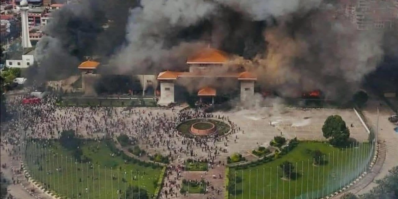 Nepal protestolarında ölenler şehit ilan edildi