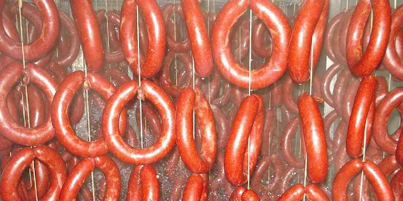 Bakanlık markaları tek tek ifşa etti: Sucuk diye bakın ne yedirmişler!