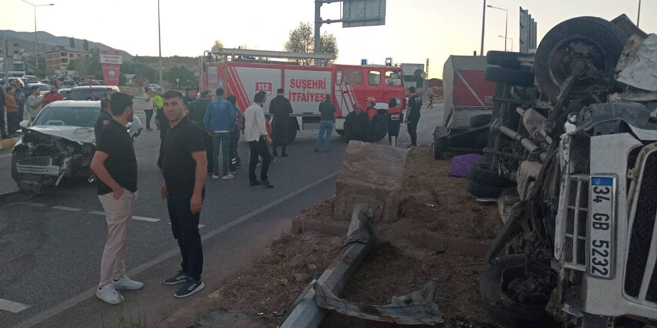 Tarım işçilerini taşıyan minibüs devrildi: 15 yaralı