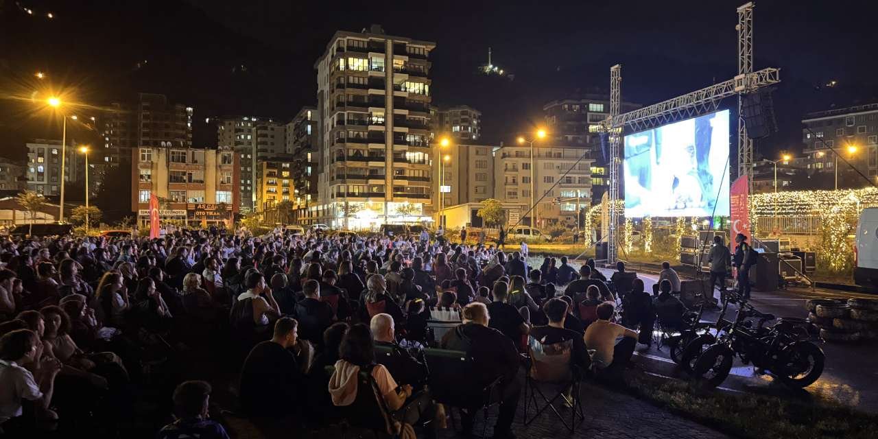 EuroBasket finali kent meydanlarında seyredildi