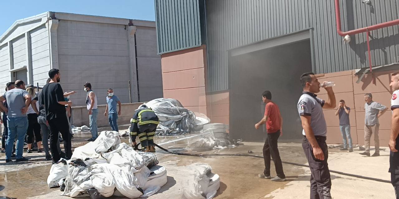 Gaziantep’de fabrika yangın! 2 işçi dumandan etkilendi