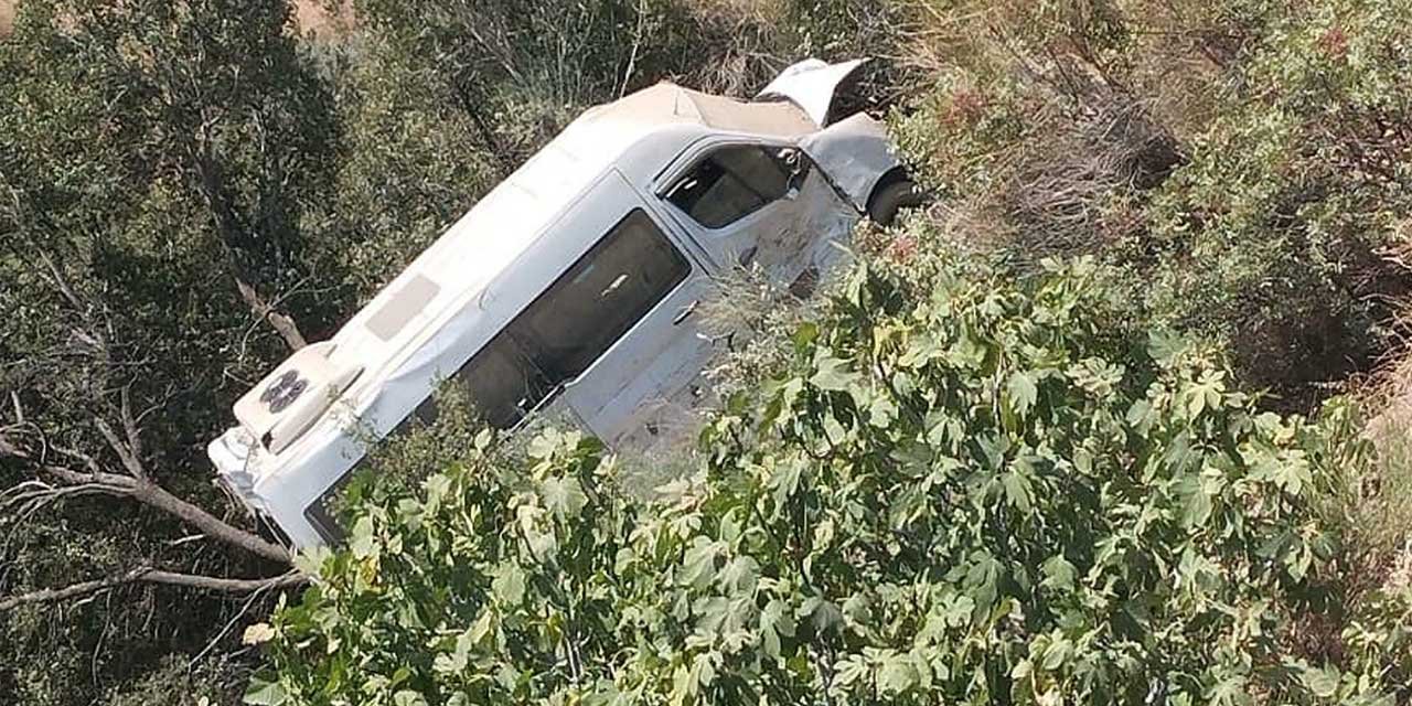 Öğrenci servisi uçuruma yuvarlandı: 5 yaralı