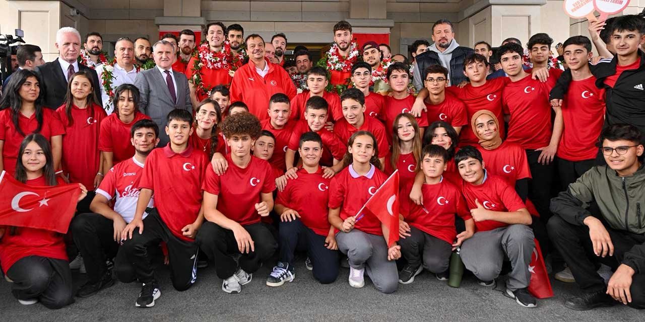 12 Dev Adam İstanbul'da