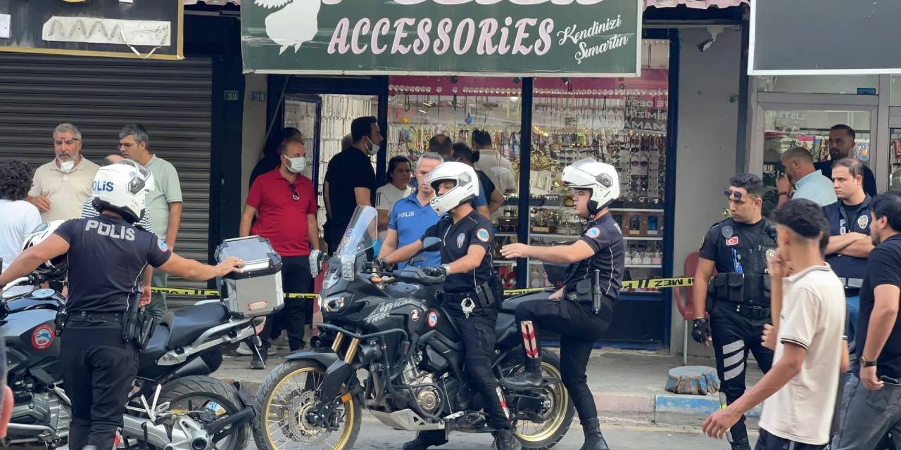 Kötü koku mahalleliyi harekete geçirdi! Takı dükkanında çürümeye başlamış iki ceset bulundu!