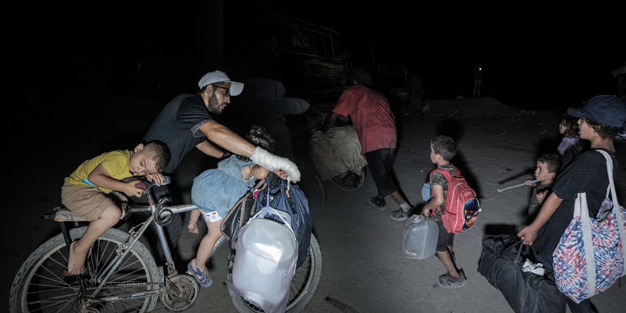 Gazze'de göç yolculuğu: Gece vakti yanlarına ne alabilirlerse