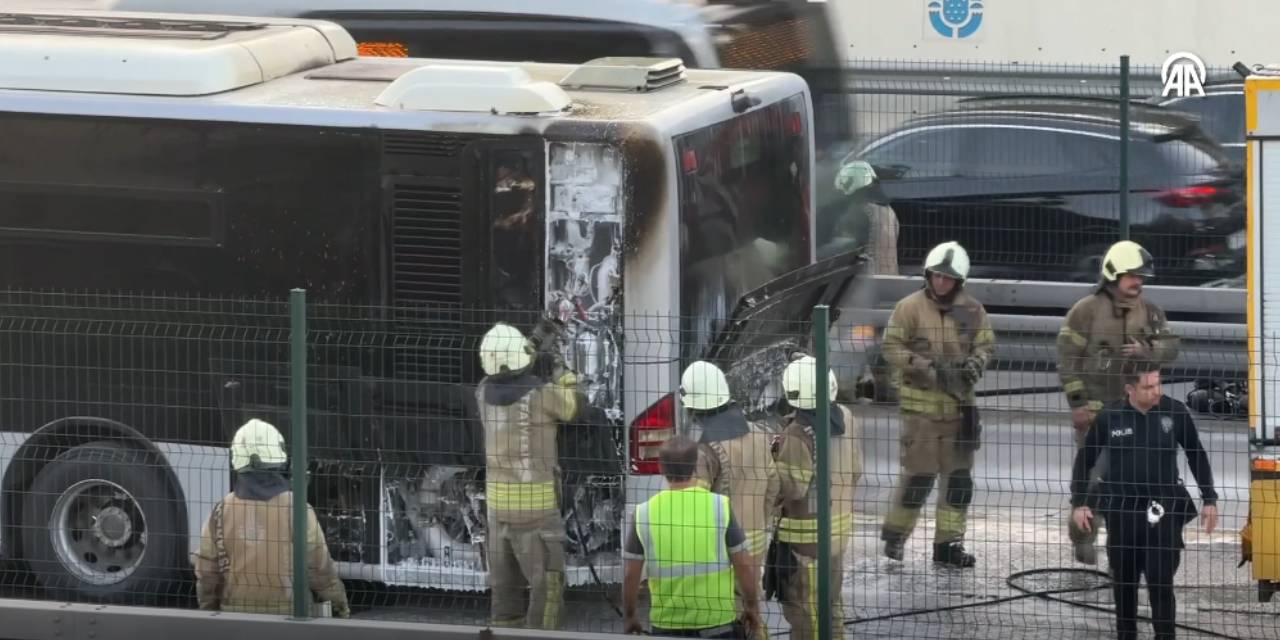 Bayrampaşa'da metrobüs yangını