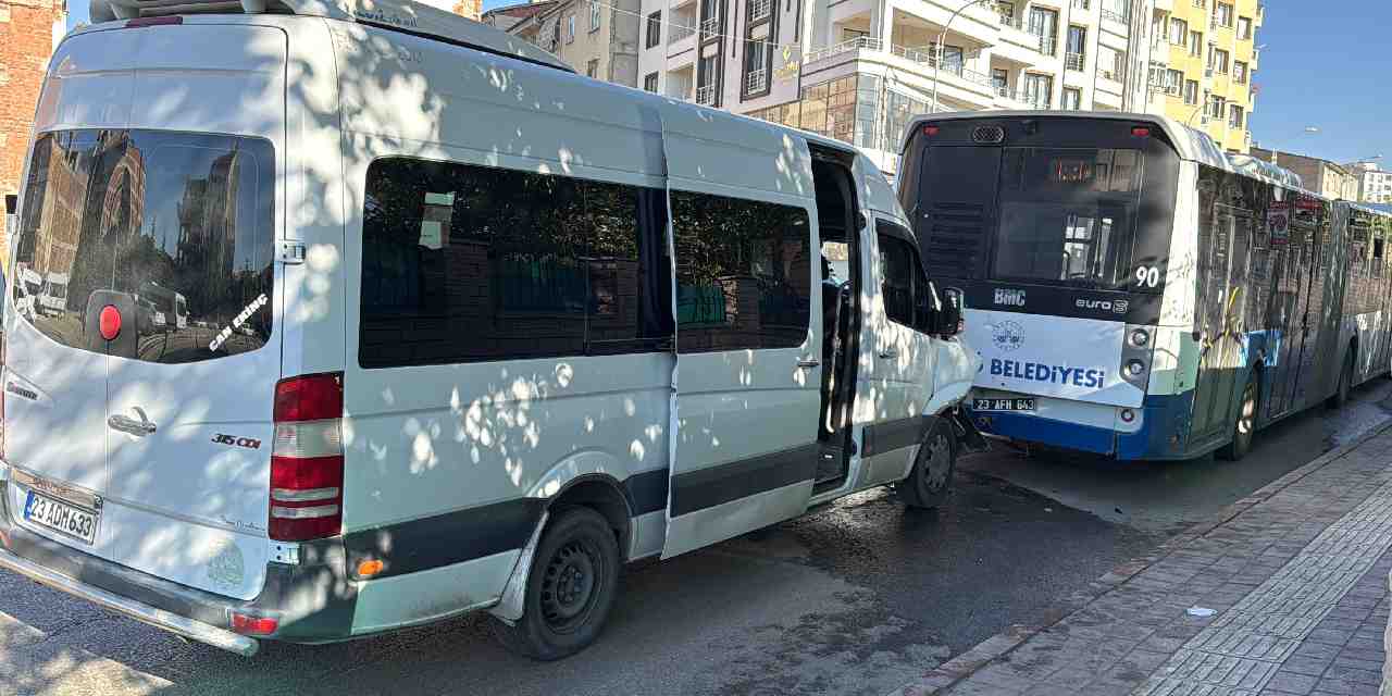 Minibüs, otobüse arkadan çarptı: Çok sayıda yaralı  var!