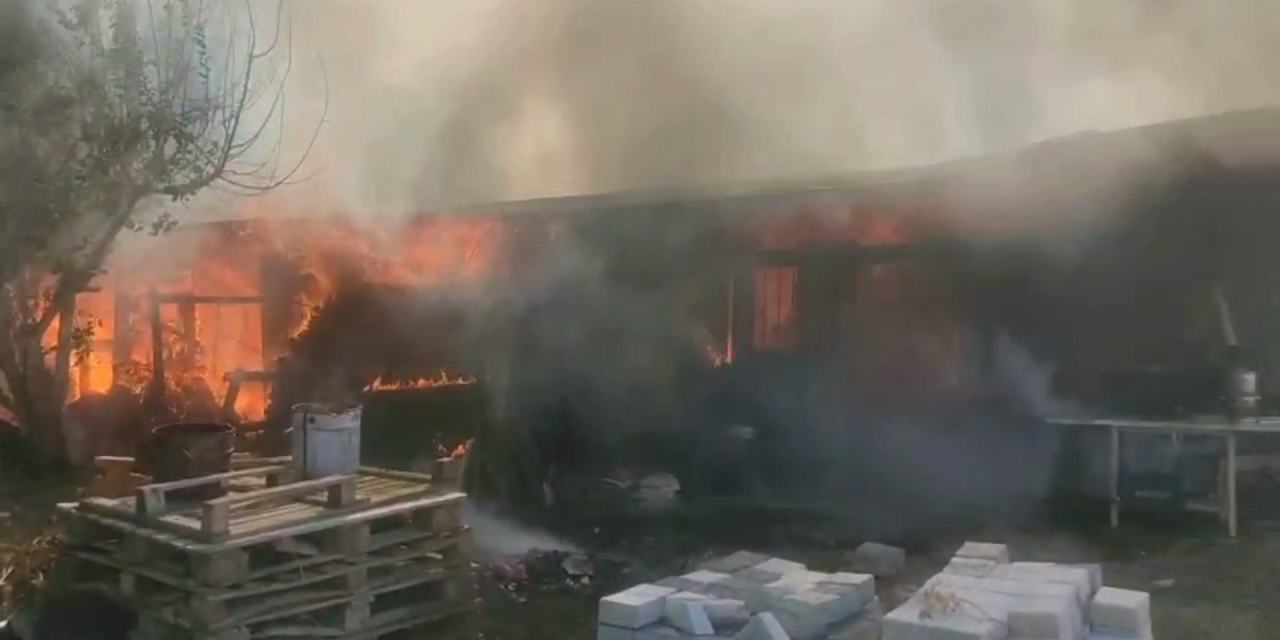 Bir kıvılcım yetti: Bağ evi küle döndü