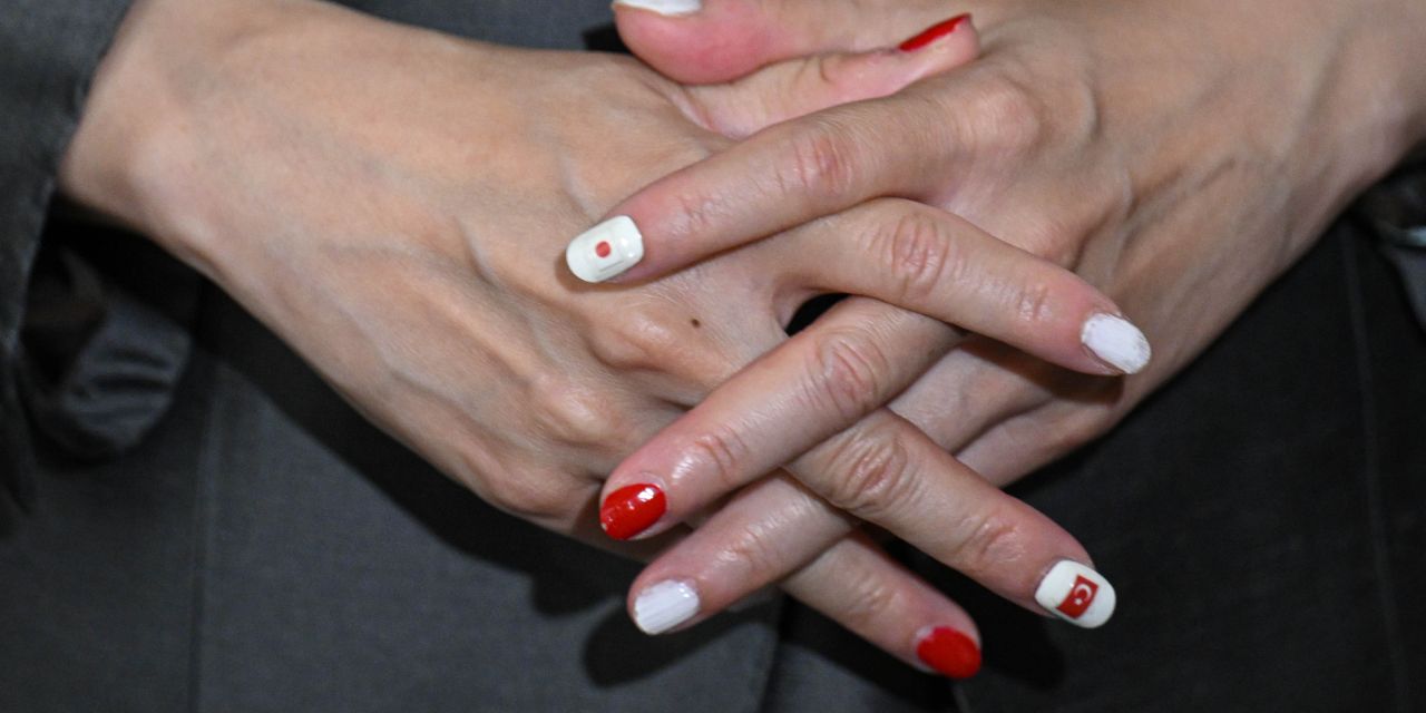 Japon prensesten 7 sene sonra aynı jest! Tırnaklarına bu sefer de Türk bayrağını işledi