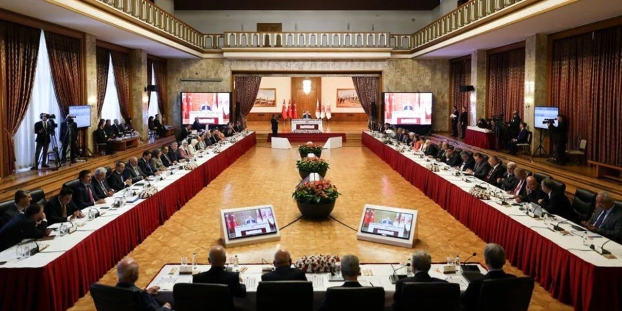 Komisyonda hadsiz kıyaslama: Atatürk ve Fatih Sultan Mehmet üzerinden Öcalan örneği verdi