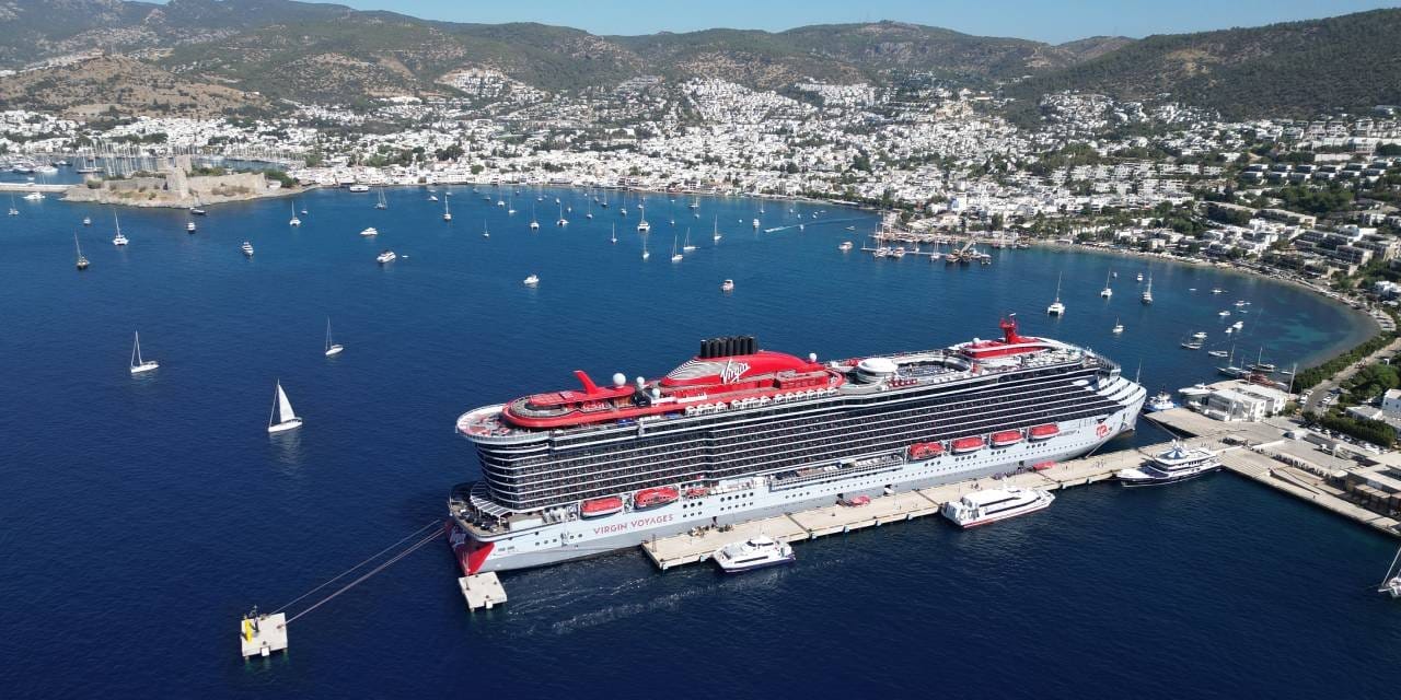 Bodrum'a turist akını: 2 bin 521 kişi aynı gemiden indi