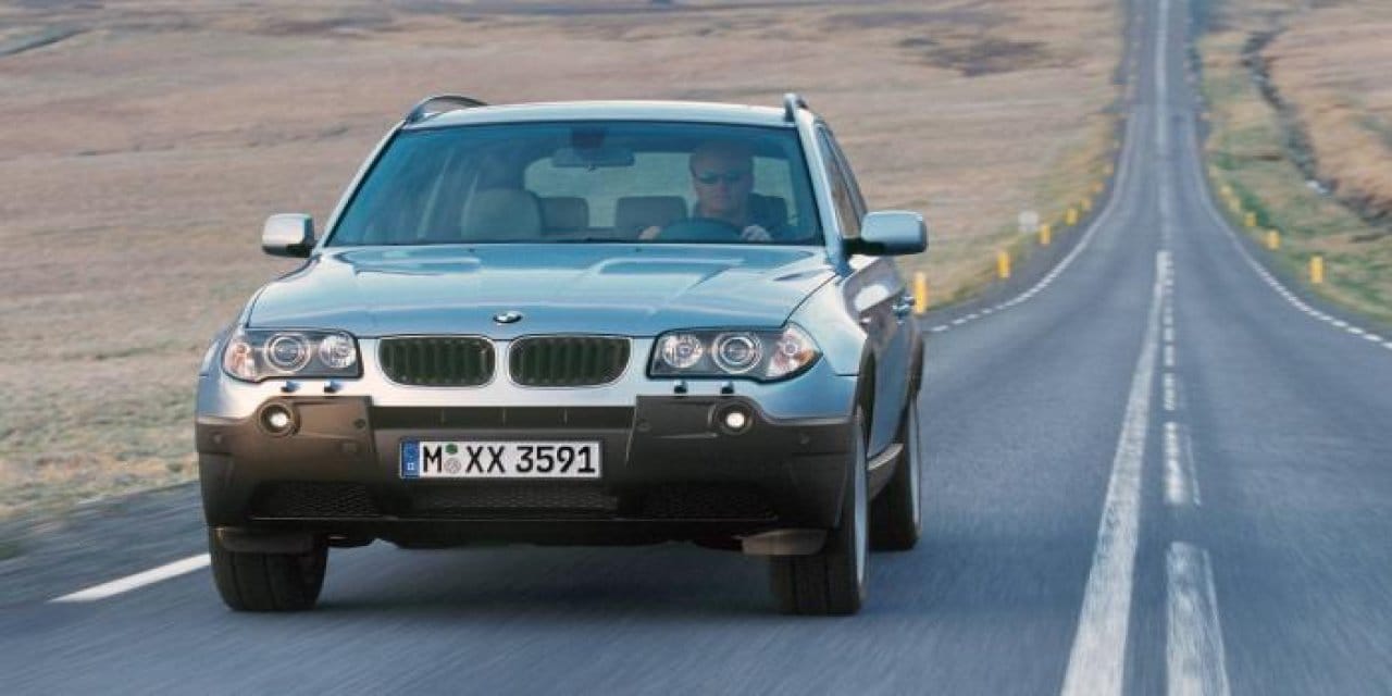 BMW logosunu sessiz sedasız değiştirdi: