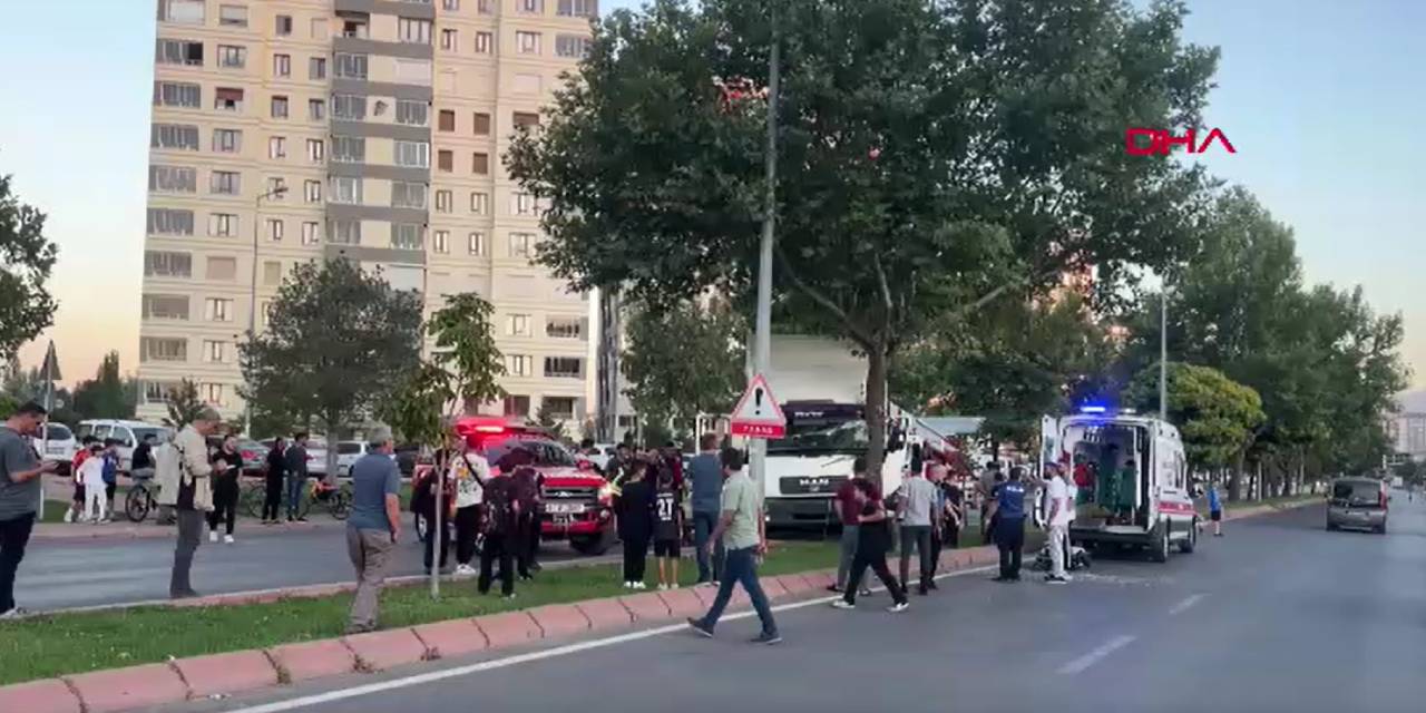 Kayseri'de feci kaza: Sürücü araçta sıkıştı