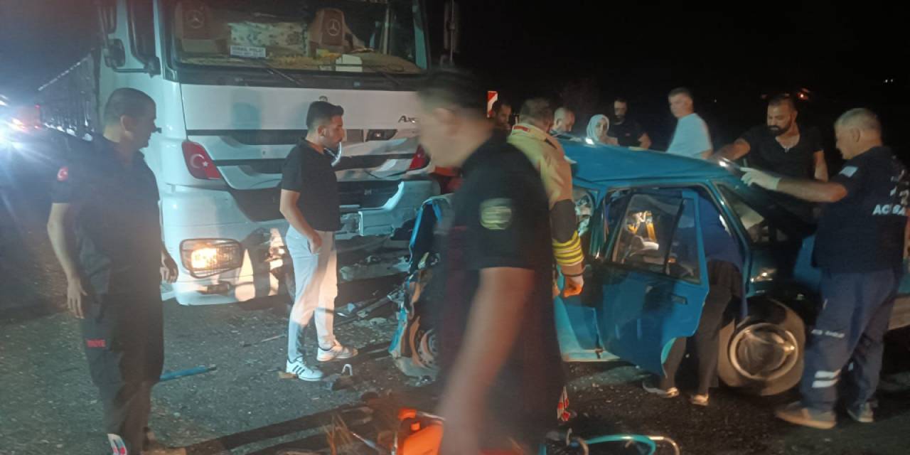 TIR’la çarpışan otomobildeki 3 kişi yaşamını yitirdi