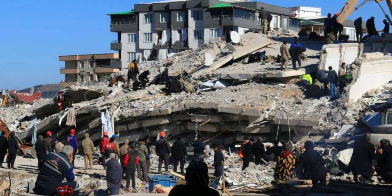 Depremde 25 kişi can vermişti! Daha önce suçu depreme atmıştı şimdi de “kusurum yok” dedi