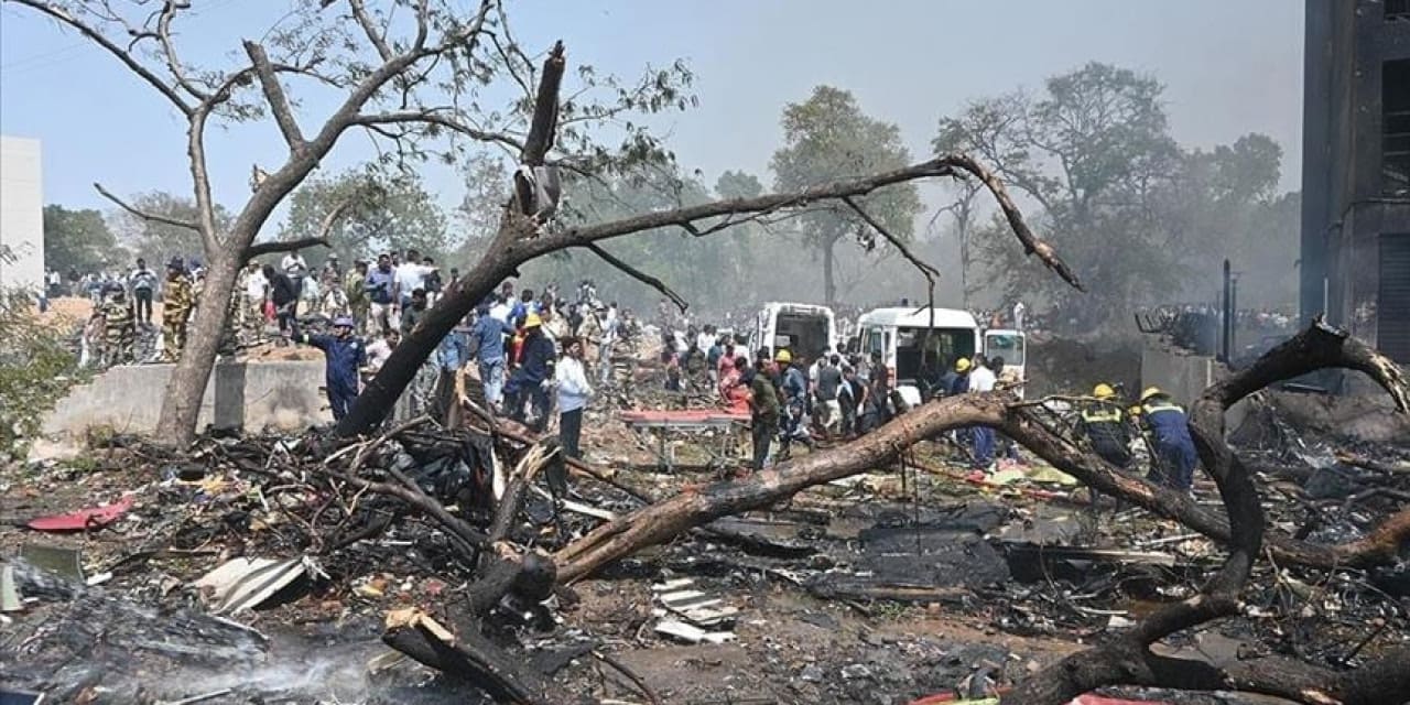 Düşen uçakta 260 kişi ölmüştü: Aileler harekete geçti