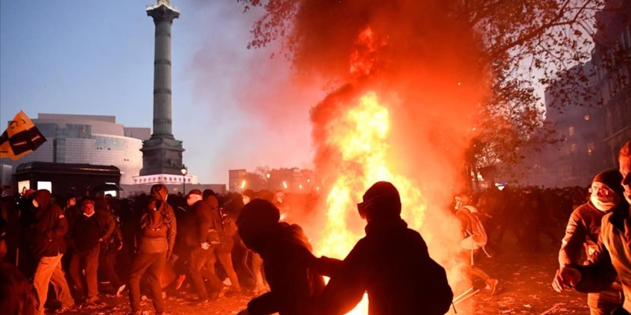 Fransa halkı hükümete karşı ayakta: 800 bin kişi sokaklara dökülüyor 100'e yakın gözaltı