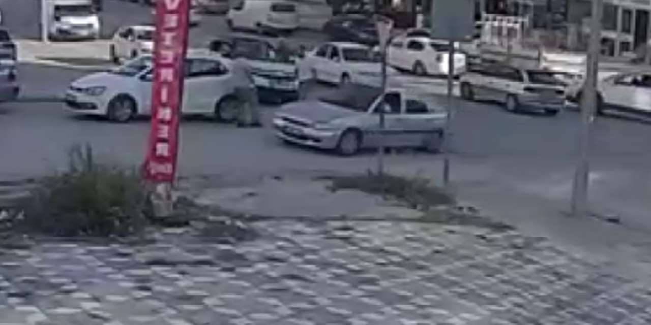 Trafikte tartıştığı sürücüye yumruk attı! Kıskıvrak yakalandı