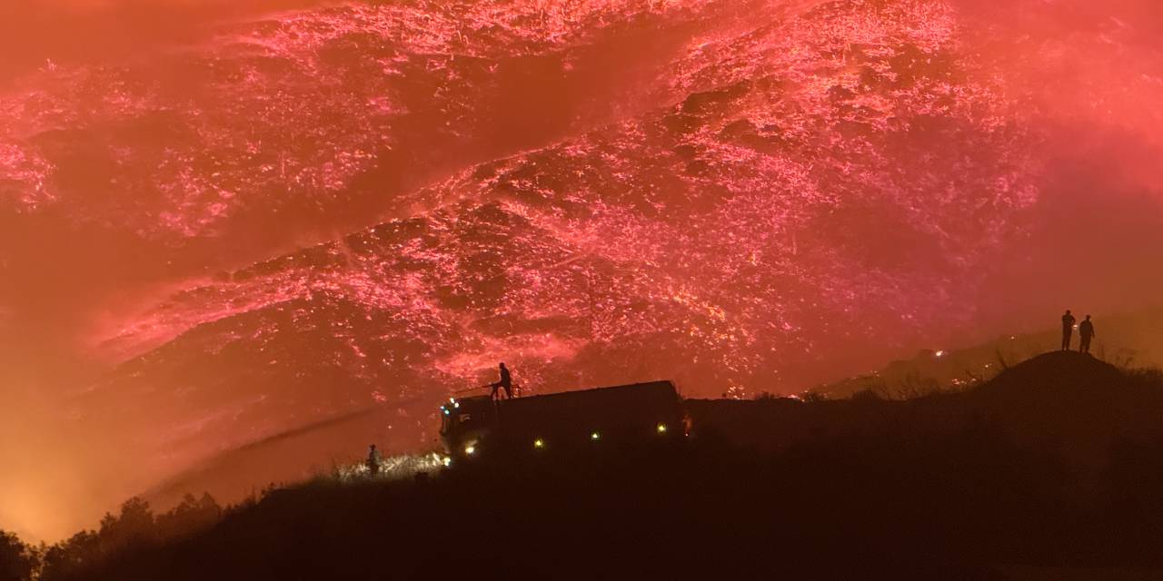 Antalya ve Muğla'da orman yangını: Evler yangının ortasında kaldı!
