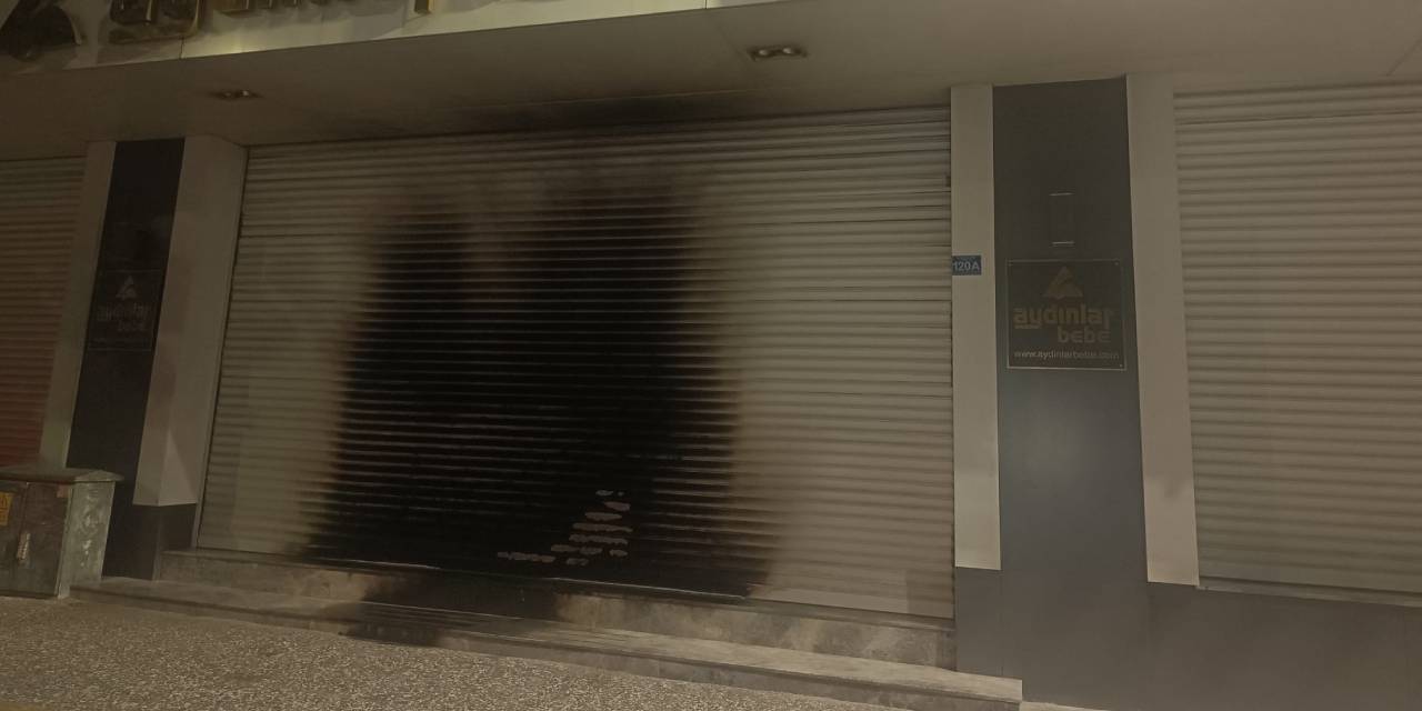 Mağazayı yakan kundakçı o anları kameraya aldı