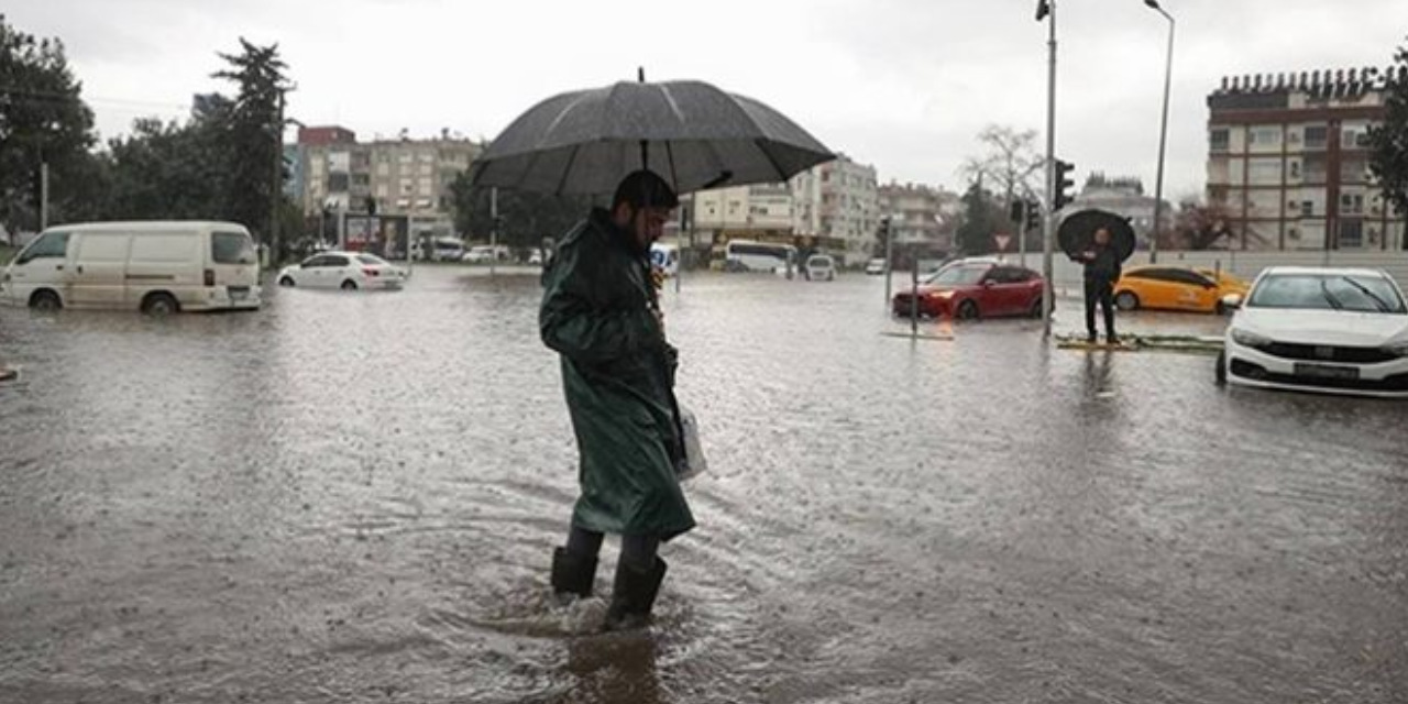O illerde kıyamet kopacak! Meteoroloji tek tek uyardı: Sel fırtına yıldırım