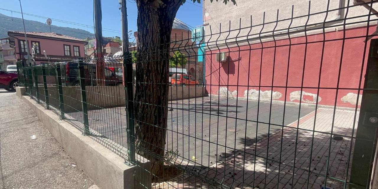 3 çocuk annesinin öldürüldüğü park kapatıldı!