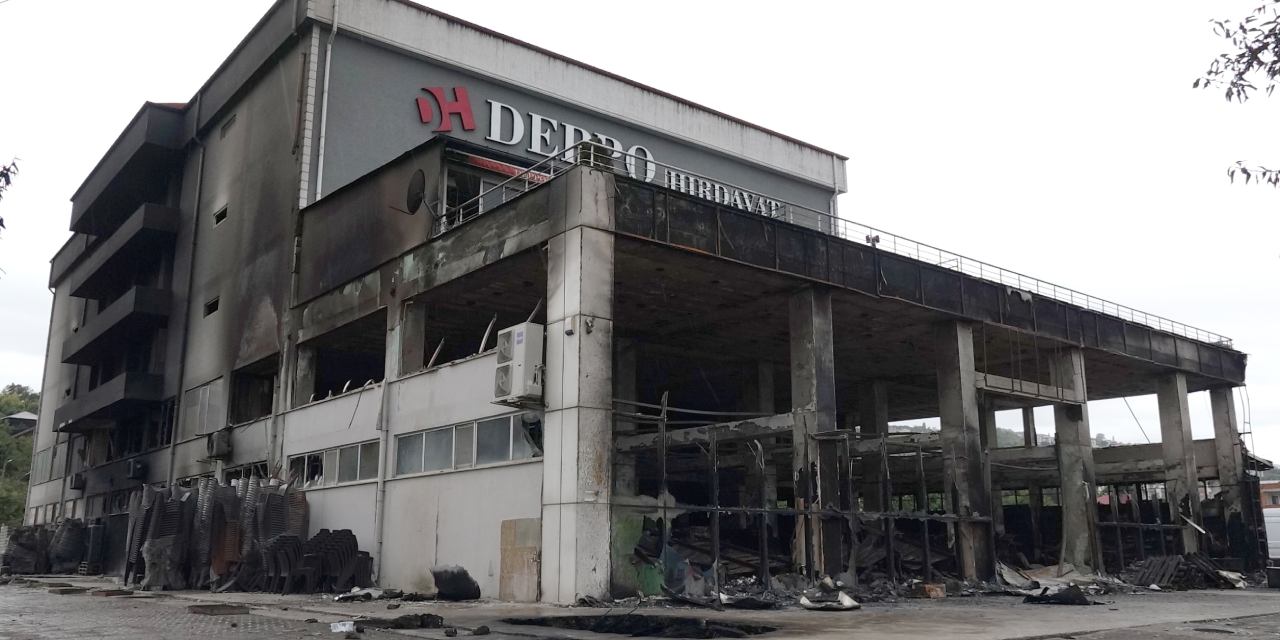 O AVM 15 saat boyunca alev alev yanmıştı: Hasar böyle görüntülendi