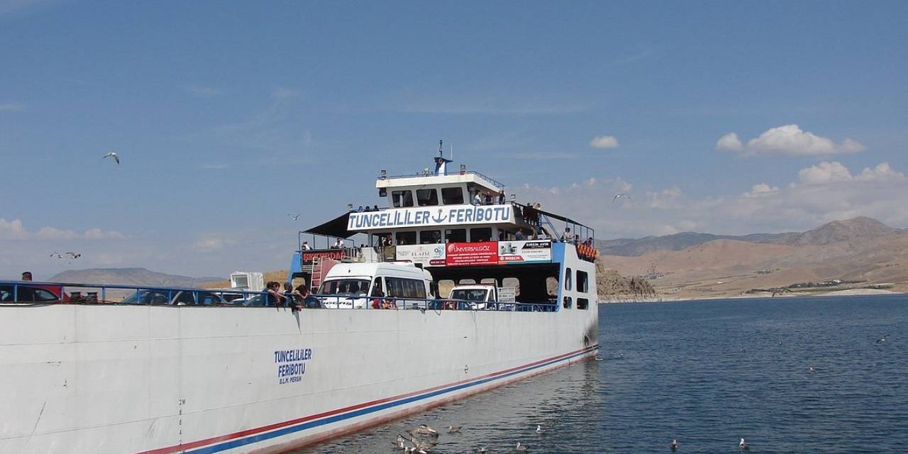 Tunceli'de feribot seferleri iptal edildi