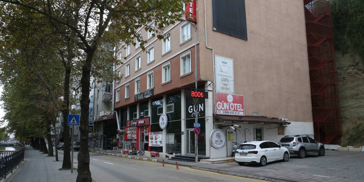 Otel penceresinden düşen kadın yaşamını yitirdi