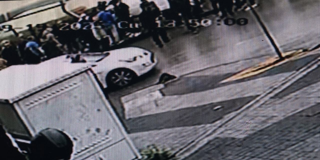 El frenini çekmeyi unuttu otobüs durağına daldı!