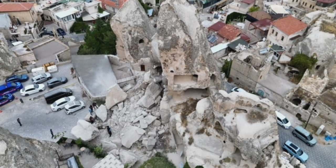 Kapadokya’da Peribacası gece yarısı çöktü!