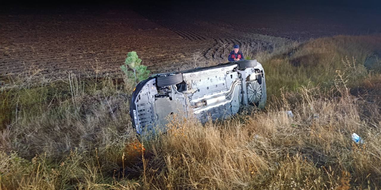Sivas'ta kontrolden çıkan otomobil şarampole yuvarlandı