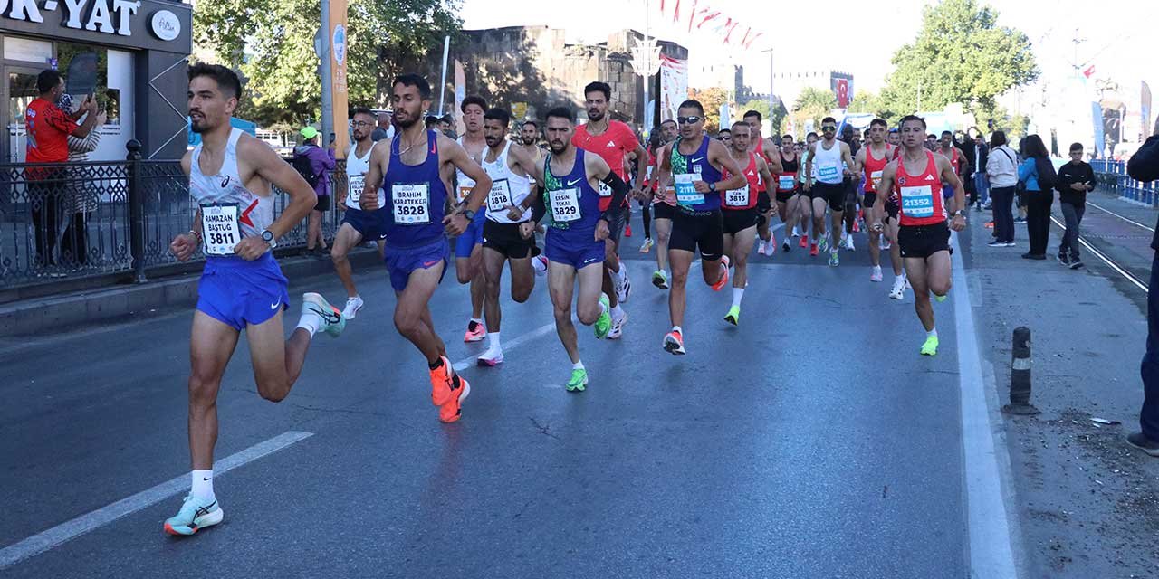 Kayseri'ye akın ettiler: 10 bin kişi katıldı