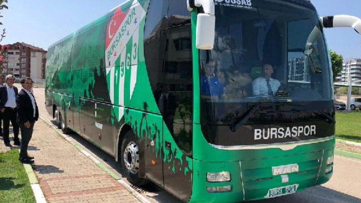 Bursaspor, Fenerbahçe maçına hacizden geri aldığı otobüsle gitti