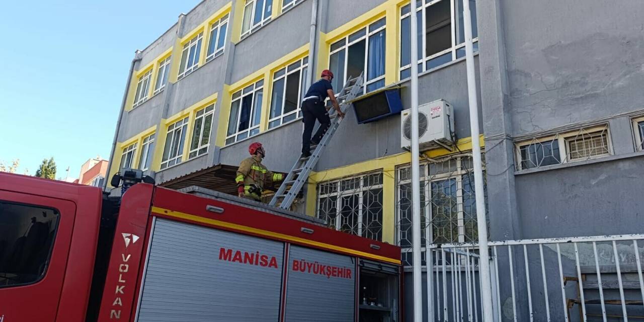 Öğrenciler tuvaletteyken okul kapısı kilitlendi: İtfaiye devreye girdi