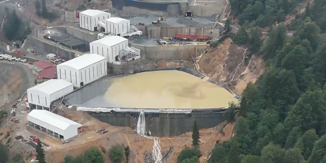 Kimyasal atıklar AKP'li vekilin madeninden toprağa döküldü