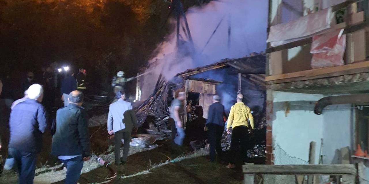 İnegöl’de yangın paniği: Samanlık tamamen yandı