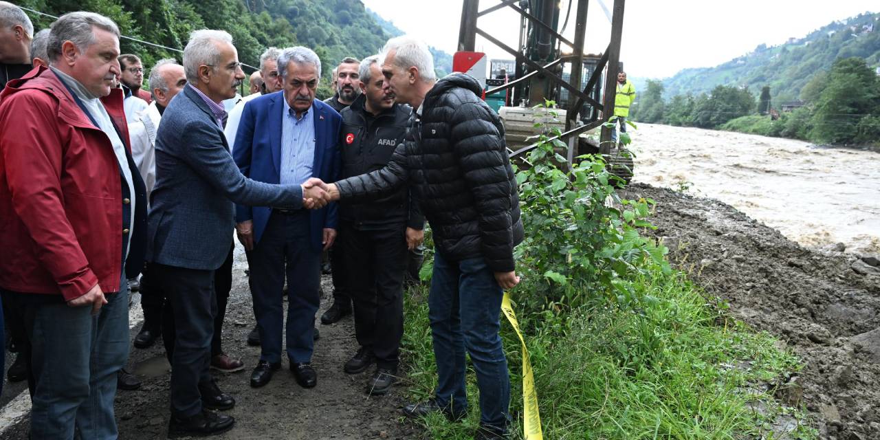 Bakanın lüks ayakkabısına tepki yağdı: "Oy veren asgari ücretli 2 ay  çalışacak bu ayakkabı için"
