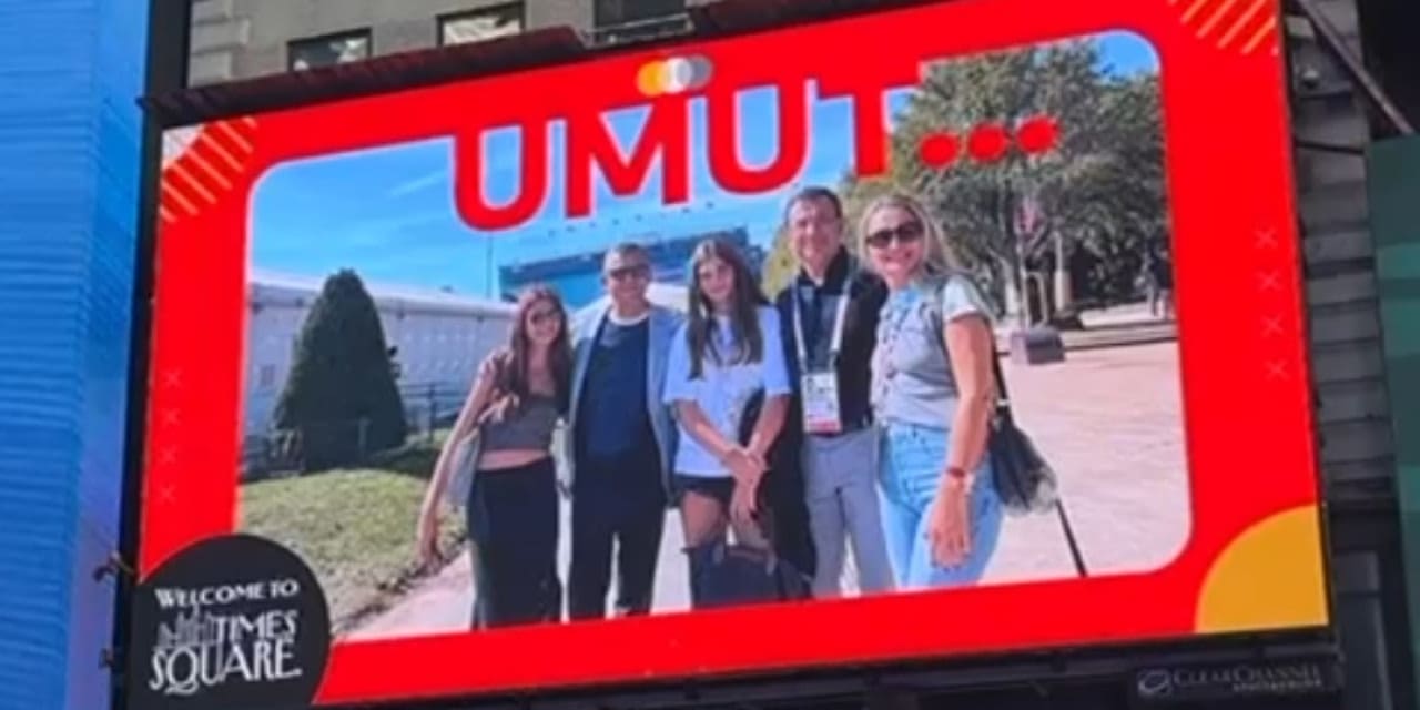 New York’ta Erdoğan’a şok: Times Meydanı'nda İmamoğlu ve Özel'li "Umut" fotoğrafı