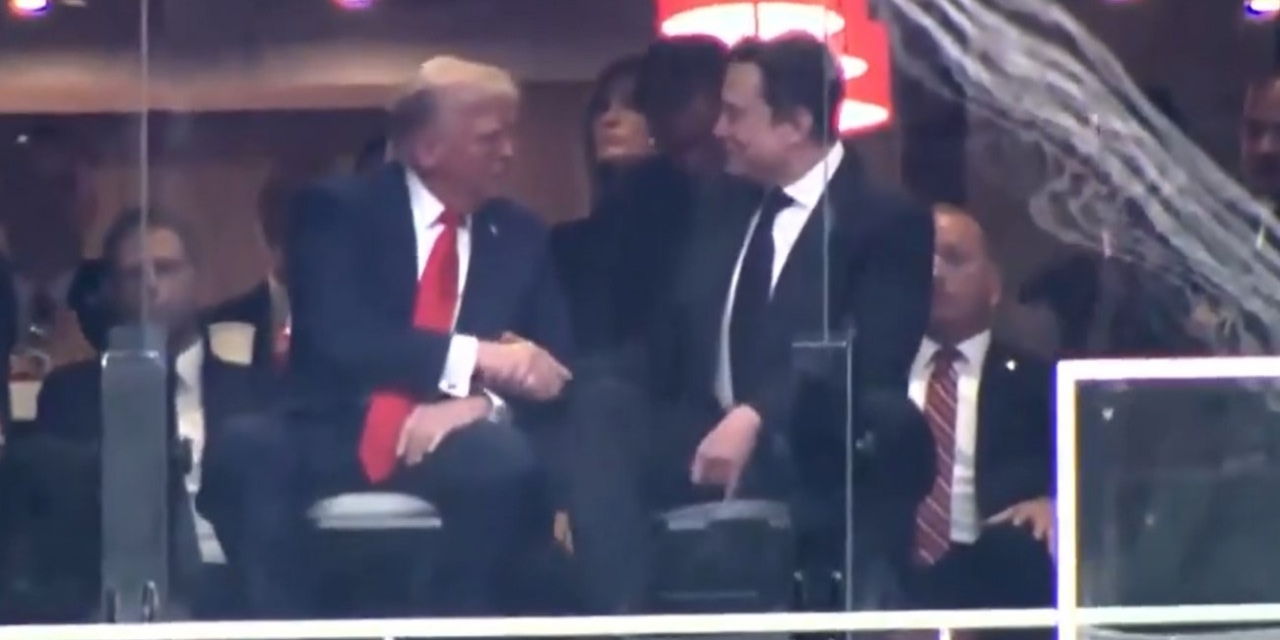 Dünyanın önünde birbirlerine girmişlerdi: Eski dostlar Trump ve Musk bir araya geldi