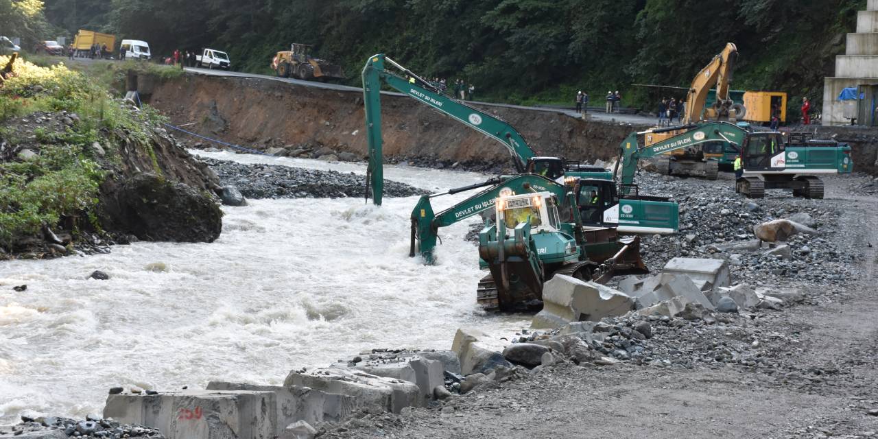 Rize'de sel felaketi! Ayder'de mahsur kalanların tahliyesine başlandı