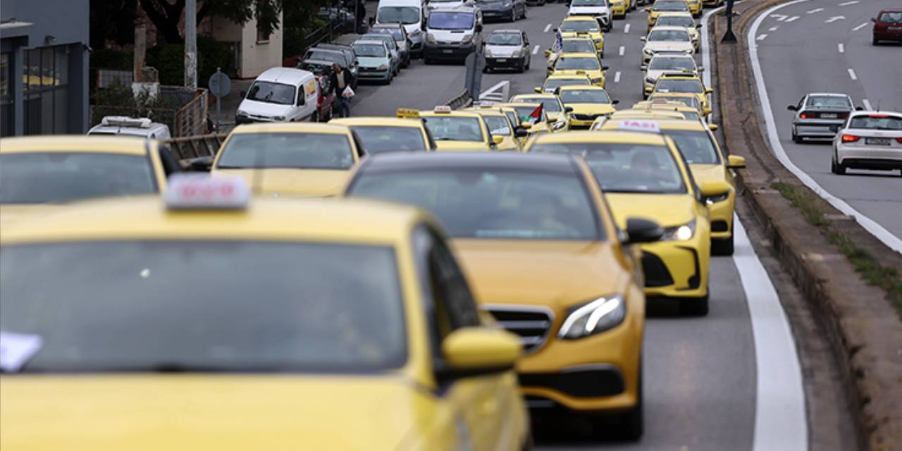 İBB son ihaleyi de yaptı: Taksi plakaları satıldı, yoldan yolcu almayacaklar