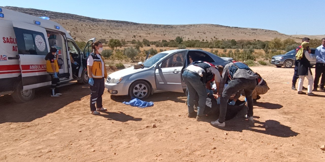 Aracında kalbinden bıçaklanarak öldürülmüş halde bulundu