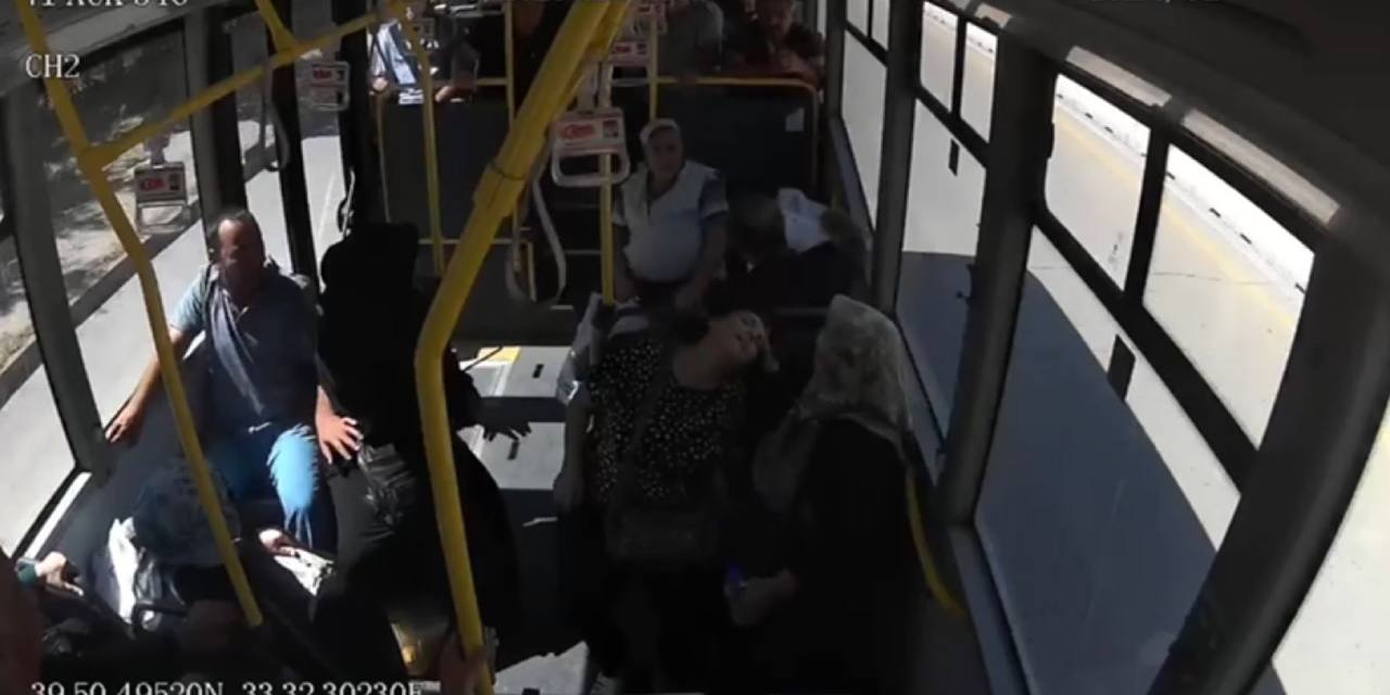 Halk otobüsünde fenalaşan kadın ambulansa teslim edildi