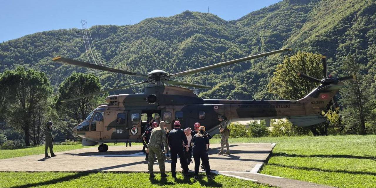 Artvin’de sel ve heyelan: Camili'de mahsur kalanlar helikopterle tahliye edildi