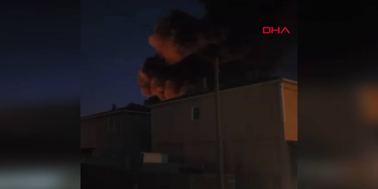 Hurdalıkta çıkan yangın 2 eve sıçradı